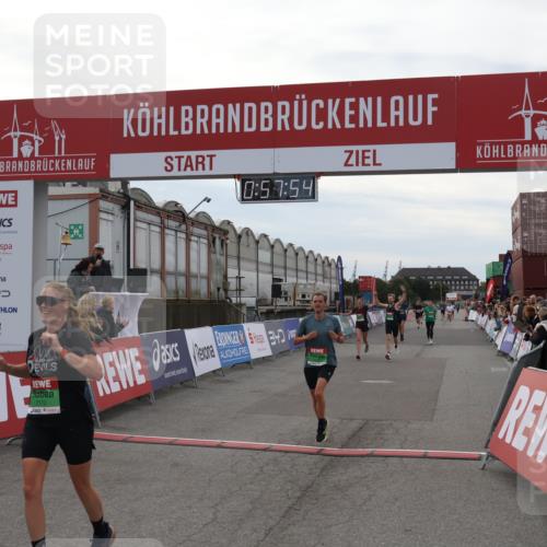 03.10.2025 - Köhlbrandbrückenlauf Julia Fischer http://msf.ph/oto/9025142 03.10.2025 15:57:54 Ziel 7051, 7082, 7127, 7131, 7274, 7570, 8916, 9438 meine-sportfotos.de