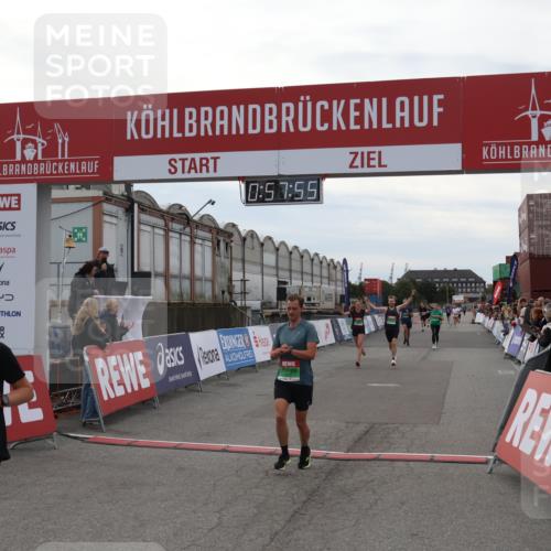 03.10.2025 - Köhlbrandbrückenlauf Julia Fischer http://msf.ph/oto/9025145 03.10.2025 15:57:55 Ziel 7051, 7082, 7087, 7127, 7131, 7274, 7570, 8916, 9438 meine-sportfotos.de