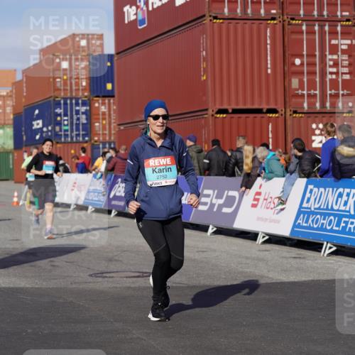 03.10.2025 - Köhlbrandbrückenlauf Michael Burmester http://msf.ph/oto/9025149 03.10.2025 10:28:00 Ziel 1592, 1775, 2320, 2621, 2630, 2632, 2752, 3393, 3614, 3631, 3670 meine-sportfotos.de