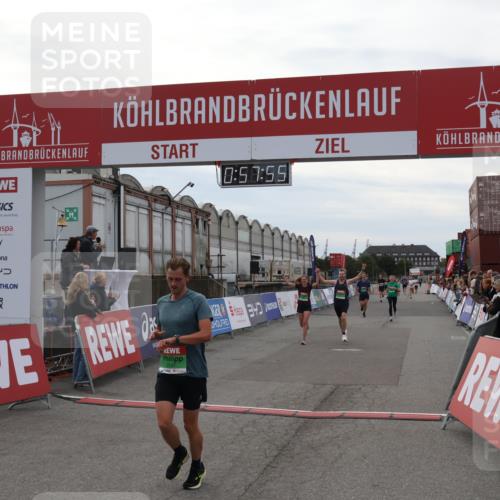 03.10.2025 - Köhlbrandbrückenlauf Julia Fischer http://msf.ph/oto/9025150 03.10.2025 15:57:55 Ziel 7051, 7082, 7087, 7127, 7131, 7274, 7570, 8916, 9438 meine-sportfotos.de