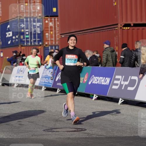 03.10.2025 - Köhlbrandbrückenlauf Michael Burmester http://msf.ph/oto/9025160 03.10.2025 10:28:02 Ziel 1592, 1775, 2320, 2621, 2630, 2632, 2636, 2752, 3614, 3631, 3670 meine-sportfotos.de