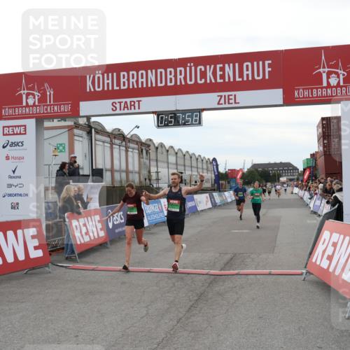 03.10.2025 - Köhlbrandbrückenlauf Julia Fischer http://msf.ph/oto/9025163 03.10.2025 15:57:58 Ziel 7051, 7082, 7087, 7127, 7131, 7570, 9438 meine-sportfotos.de