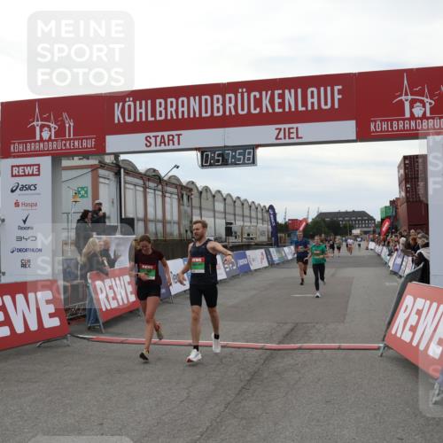 03.10.2025 - Köhlbrandbrückenlauf Julia Fischer http://msf.ph/oto/9025165 03.10.2025 15:57:58 Ziel 7051, 7082, 7087, 7127, 7131, 7570, 9438 meine-sportfotos.de