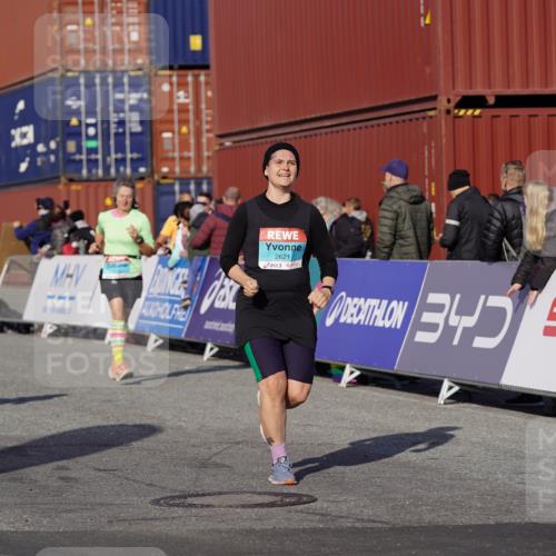 03.10.2025 - Köhlbrandbrückenlauf Michael Burmester http://msf.ph/oto/9025167 03.10.2025 10:28:02 Ziel 1592, 1775, 2320, 2621, 2630, 2632, 2636, 2752, 3614, 3631, 3670 meine-sportfotos.de