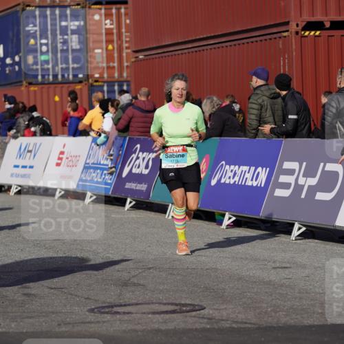 03.10.2025 - Köhlbrandbrückenlauf Michael Burmester http://msf.ph/oto/9025173 03.10.2025 10:28:03 Ziel 1592, 1775, 2320, 2621, 2630, 2632, 2636, 2752, 3399, 3614, 3631, 3670 meine-sportfotos.de