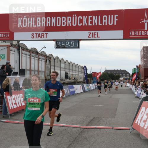 03.10.2025 - Köhlbrandbrückenlauf Julia Fischer http://msf.ph/oto/9025179 03.10.2025 15:58:02 Ziel 7029, 7051, 7087, 7127, 7131, 7352, 7570, 7577, 7614, 9438 meine-sportfotos.de