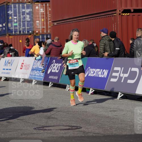 03.10.2025 - Köhlbrandbrückenlauf Michael Burmester http://msf.ph/oto/9025180 03.10.2025 10:28:04 Ziel 1592, 1775, 2320, 2621, 2630, 2632, 2636, 3398, 3399, 3432, 3614, 3631, 3670 meine-sportfotos.de