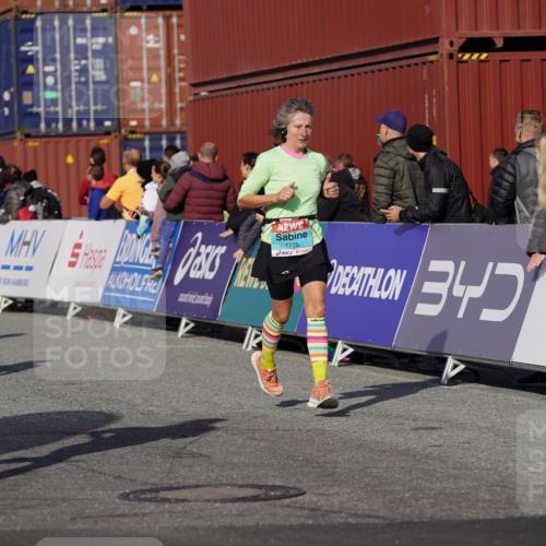 03.10.2025 - Köhlbrandbrückenlauf Michael Burmester http://msf.ph/oto/9025186 03.10.2025 10:28:04 Ziel 1592, 1775, 2320, 2621, 2630, 2632, 2636, 3398, 3399, 3432, 3614, 3631, 3670 meine-sportfotos.de