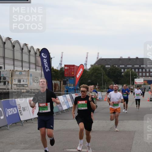 03.10.2025 - Köhlbrandbrückenlauf Julia Fischer http://msf.ph/oto/9025190 03.10.2025 15:58:04 Ziel 7029, 7051, 7087, 7127, 7131, 7352, 7577, 7614, 9438 meine-sportfotos.de