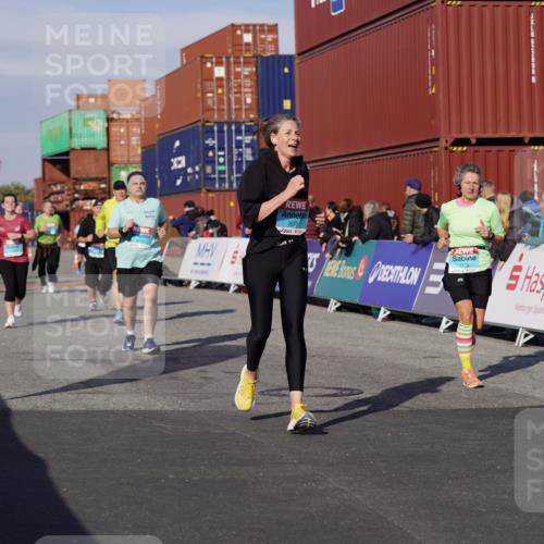03.10.2025 - Köhlbrandbrückenlauf Michael Burmester http://msf.ph/oto/9025191 03.10.2025 10:28:05 Ziel 1592, 1775, 2621, 2630, 2632, 2636, 3398, 3399, 3432, 3614, 3631, 3670 meine-sportfotos.de