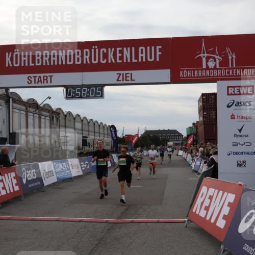 03.10.2025 - Köhlbrandbrückenlauf Julia Fischer http://msf.ph/oto/9025194 03.10.2025 15:58:05 Ziel 7029, 7051, 7087, 7131, 7352, 7577, 7614, 9438 meine-sportfotos.de