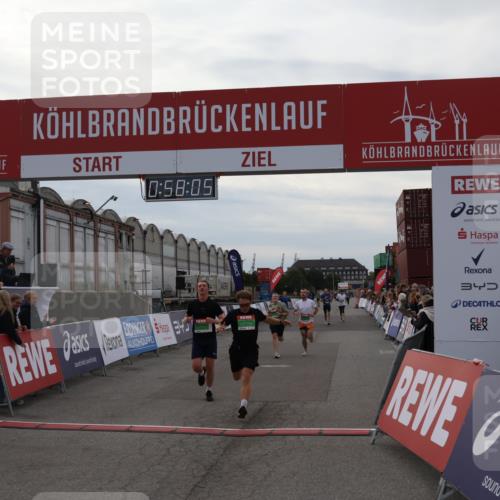 03.10.2025 - Köhlbrandbrückenlauf Julia Fischer http://msf.ph/oto/9025196 03.10.2025 15:58:06 Ziel 7029, 7051, 7087, 7131, 7352, 7577, 7614, 9438 meine-sportfotos.de