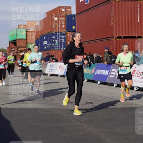 03.10.2025 - Köhlbrandbrückenlauf Michael Burmester http://msf.ph/oto/9025197 03.10.2025 10:28:05 Ziel 1592, 1775, 2621, 2630, 2632, 2636, 3398, 3399, 3432, 3614, 3631, 3670 meine-sportfotos.de
