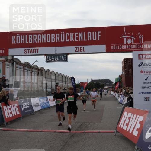 03.10.2025 - Köhlbrandbrückenlauf Julia Fischer http://msf.ph/oto/9025200 03.10.2025 15:58:06 Ziel 7029, 7051, 7087, 7131, 7352, 7577, 7614, 9438 meine-sportfotos.de