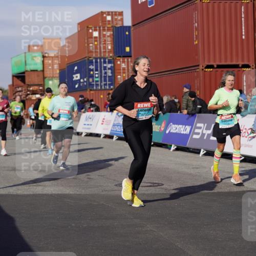 03.10.2025 - Köhlbrandbrückenlauf Michael Burmester http://msf.ph/oto/9025202 03.10.2025 10:28:05 Ziel 1592, 1775, 2621, 2630, 2632, 2636, 3398, 3399, 3432, 3614, 3631, 3670 meine-sportfotos.de