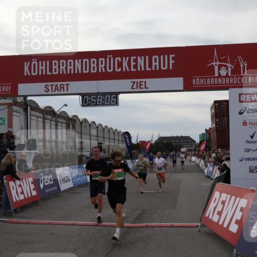 03.10.2025 - Köhlbrandbrückenlauf Julia Fischer http://msf.ph/oto/9025205 03.10.2025 15:58:06 Ziel 7029, 7051, 7087, 7131, 7352, 7577, 7614, 9438 meine-sportfotos.de