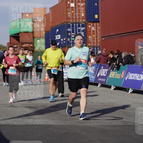 03.10.2025 - Köhlbrandbrückenlauf Michael Burmester http://msf.ph/oto/9025206 03.10.2025 10:28:06 Ziel 1592, 1775, 1872, 2621, 2630, 2632, 2636, 3231, 3398, 3399, 3432, 3476, 3614, 3631, 3670 meine-sportfotos.de