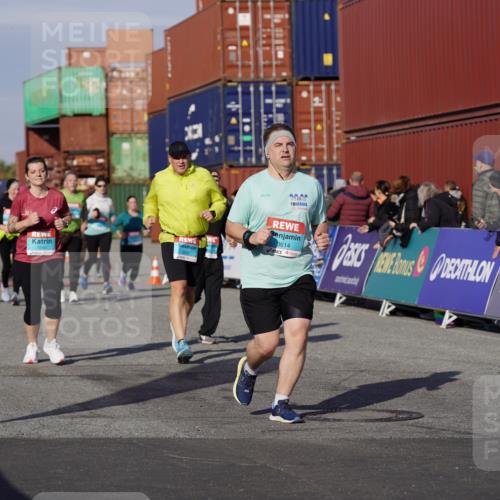 03.10.2025 - Köhlbrandbrückenlauf Michael Burmester http://msf.ph/oto/9025212 03.10.2025 10:28:06 Ziel 1592, 1775, 1872, 2621, 2630, 2632, 2636, 3231, 3398, 3399, 3432, 3476, 3614, 3631, 3670 meine-sportfotos.de