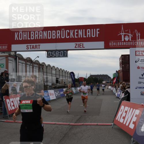 03.10.2025 - Köhlbrandbrückenlauf Julia Fischer http://msf.ph/oto/9025214 03.10.2025 15:58:07 Ziel 7029, 7051, 7087, 7131, 7352, 7577, 7614, 9223, 9224, 9227, 9438 meine-sportfotos.de
