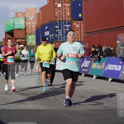 03.10.2025 - Köhlbrandbrückenlauf Michael Burmester http://msf.ph/oto/9025218 03.10.2025 10:28:06 Ziel 1592, 1775, 1872, 2621, 2630, 2632, 2636, 3231, 3398, 3399, 3432, 3476, 3614, 3631, 3670 meine-sportfotos.de