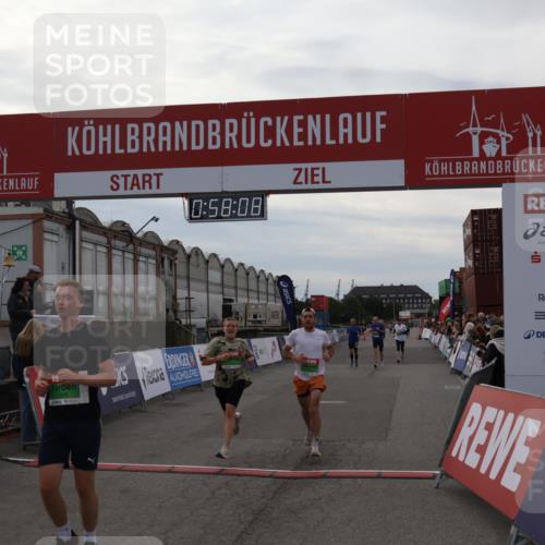 03.10.2025 - Köhlbrandbrückenlauf Julia Fischer http://msf.ph/oto/9025221 03.10.2025 15:58:08 Ziel 7029, 7087, 7352, 7577, 7614, 8761, 9223, 9224, 9227, 9438 meine-sportfotos.de