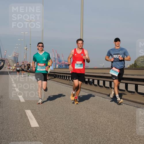 03.10.2025 - Köhlbrandbrückenlauf Fabian Wolf http://msf.ph/oto/9025225 03.10.2025 09:41:25 Position 3 1268, 3152, 2831 meine-sportfotos.de