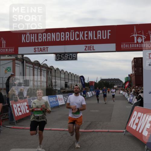 03.10.2025 - Köhlbrandbrückenlauf Julia Fischer http://msf.ph/oto/9025232 03.10.2025 15:58:09 Ziel 7029, 7087, 7352, 7577, 7614, 8761, 9223, 9224, 9227, 9438 meine-sportfotos.de