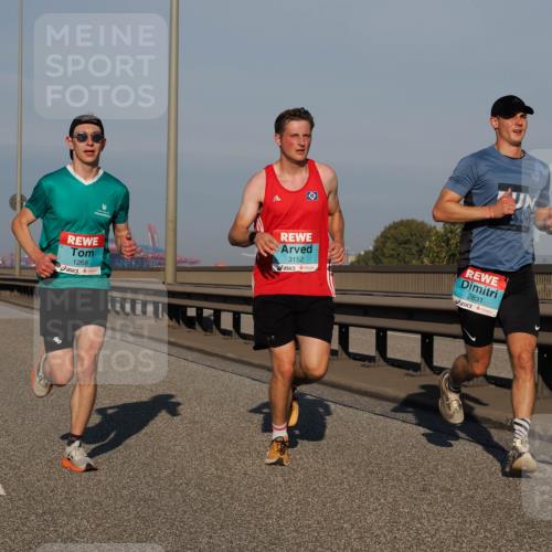 03.10.2025 - Köhlbrandbrückenlauf Fabian Wolf http://msf.ph/oto/9025250 03.10.2025 09:41:26 Position 3 1268, 3152, 2831 meine-sportfotos.de