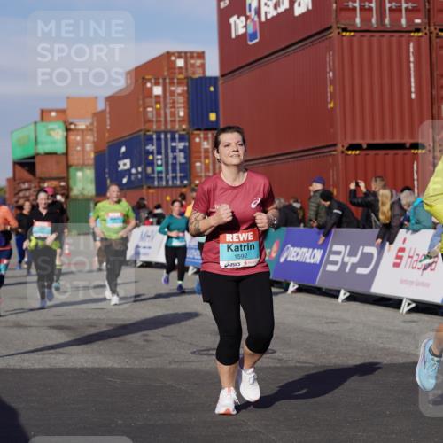 03.10.2025 - Köhlbrandbrückenlauf Michael Burmester http://msf.ph/oto/9025252 03.10.2025 10:28:10 Ziel 1579, 1592, 1775, 1872, 2094, 2366, 2636, 2869, 2870, 3161, 3231, 3360, 3398, 3399, 3432, 3476, 3614, 3631 meine-sportfotos.de