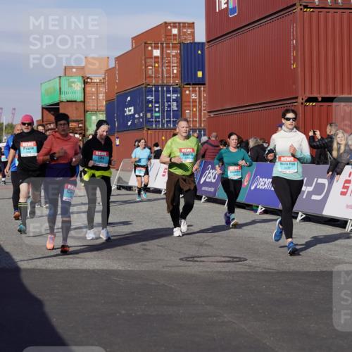 03.10.2025 - Köhlbrandbrückenlauf Michael Burmester http://msf.ph/oto/9025257 03.10.2025 10:28:11 Ziel 1579, 1592, 1775, 1872, 2094, 2366, 2636, 2869, 2870, 3161, 3231, 3360, 3398, 3399, 3432, 3476, 3611, 3614, 3631 meine-sportfotos.de