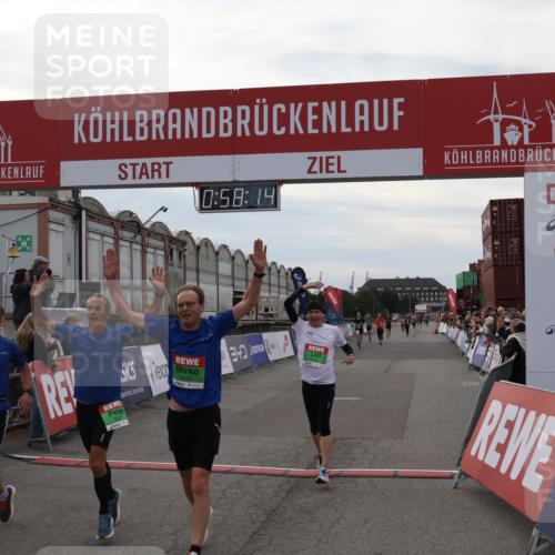 03.10.2025 - Köhlbrandbrückenlauf Julia Fischer http://msf.ph/oto/9025261 03.10.2025 15:58:14 Ziel 7029, 7096, 7352, 7577, 7614, 8761, 9223, 9224, 9227 meine-sportfotos.de