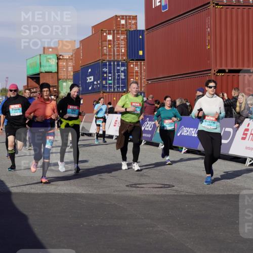 03.10.2025 - Köhlbrandbrückenlauf Michael Burmester http://msf.ph/oto/9025263 03.10.2025 10:28:11 Ziel 1579, 1592, 1775, 1872, 2094, 2366, 2636, 2869, 2870, 3161, 3231, 3360, 3398, 3399, 3432, 3476, 3611, 3614, 3631 meine-sportfotos.de