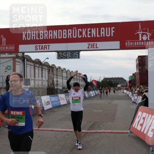 03.10.2025 - Köhlbrandbrückenlauf Julia Fischer http://msf.ph/oto/9025267 03.10.2025 15:58:15 Ziel 7029, 7096, 7352, 7577, 7614, 8761, 9223, 9224, 9227 meine-sportfotos.de