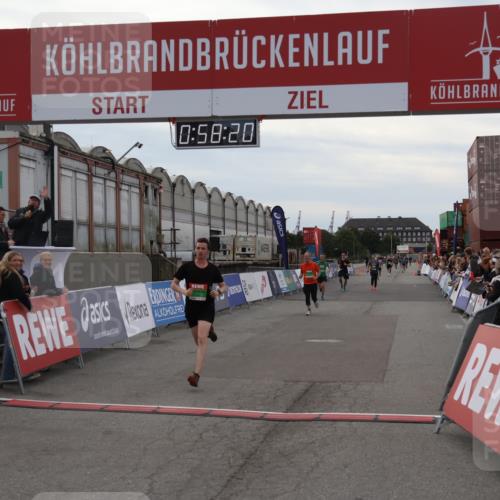 03.10.2025 - Köhlbrandbrückenlauf Julia Fischer http://msf.ph/oto/9025284 03.10.2025 15:58:20 Ziel 7096, 7104, 8761, 9223, 9224, 9227 meine-sportfotos.de