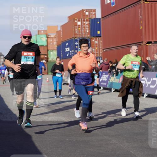 03.10.2025 - Köhlbrandbrückenlauf Michael Burmester http://msf.ph/oto/9025289 03.10.2025 10:28:13 Ziel 1579, 1872, 2094, 2366, 2636, 2869, 2870, 3161, 3231, 3360, 3398, 3399, 3432, 3476, 3611 meine-sportfotos.de