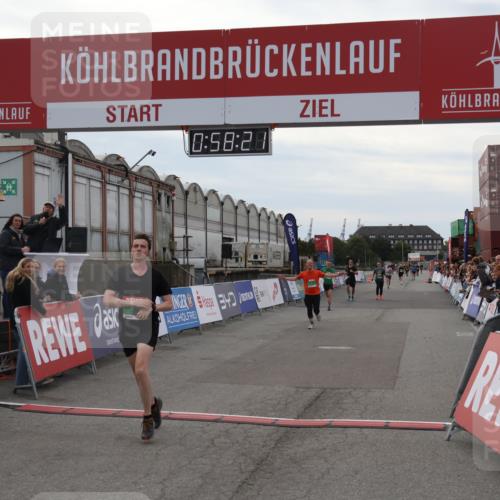 03.10.2025 - Köhlbrandbrückenlauf Julia Fischer http://msf.ph/oto/9025291 03.10.2025 15:58:21 Ziel 7095, 7096, 7104, 8761, 9223, 9224, 9227, 9340, 9659 meine-sportfotos.de