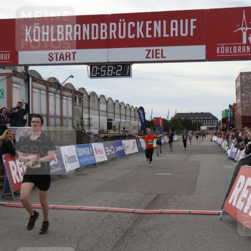 03.10.2025 - Köhlbrandbrückenlauf Julia Fischer http://msf.ph/oto/9025293 03.10.2025 15:58:21 Ziel 7095, 7096, 7104, 8761, 9223, 9224, 9227, 9340, 9659 meine-sportfotos.de