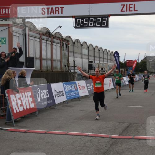 03.10.2025 - Köhlbrandbrückenlauf Julia Fischer http://msf.ph/oto/9025296 03.10.2025 15:58:23 Ziel 7095, 7096, 7104, 8761, 9223, 9224, 9227, 9340, 9659 meine-sportfotos.de