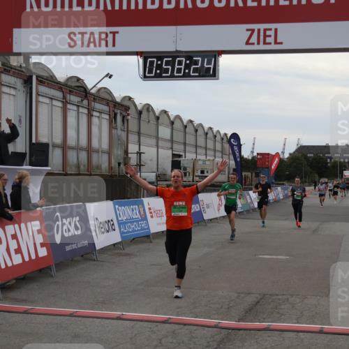 03.10.2025 - Köhlbrandbrückenlauf Julia Fischer http://msf.ph/oto/9025299 03.10.2025 15:58:24 Ziel 7095, 7096, 7104, 8761, 9340, 9659 meine-sportfotos.de