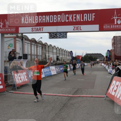 03.10.2025 - Köhlbrandbrückenlauf Julia Fischer http://msf.ph/oto/9025307 03.10.2025 15:58:25 Ziel 7095, 7096, 7104, 9340, 9659 meine-sportfotos.de