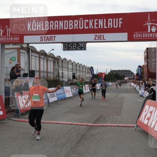 03.10.2025 - Köhlbrandbrückenlauf Julia Fischer http://msf.ph/oto/9025310 03.10.2025 15:58:25 Ziel 7095, 7096, 7104, 9340, 9659 meine-sportfotos.de