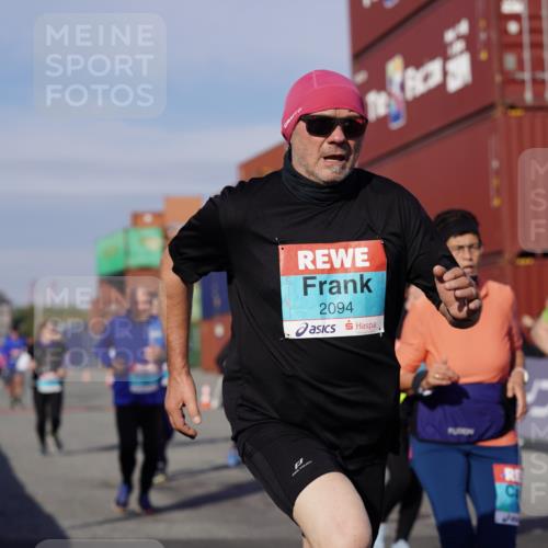 03.10.2025 - Köhlbrandbrückenlauf Michael Burmester http://msf.ph/oto/9025311 03.10.2025 10:28:14 Ziel 1579, 1872, 2094, 2366, 2636, 2869, 2870, 3161, 3231, 3360, 3398, 3399, 3432, 3476, 3611 meine-sportfotos.de
