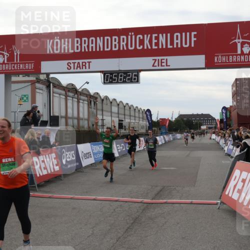 03.10.2025 - Köhlbrandbrückenlauf Julia Fischer http://msf.ph/oto/9025316 03.10.2025 15:58:26 Ziel 7095, 7096, 7104, 9340, 9659 meine-sportfotos.de