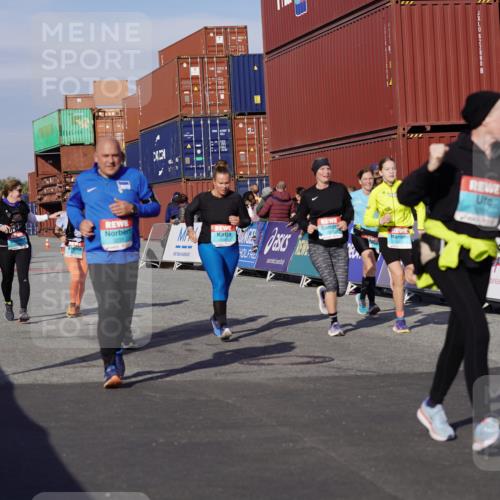 03.10.2025 - Köhlbrandbrückenlauf Michael Burmester http://msf.ph/oto/9025317 03.10.2025 10:28:15 Ziel 1579, 1872, 1910, 2094, 2366, 2869, 2870, 3161, 3231, 3360, 3398, 3399, 3432, 3476, 3611 meine-sportfotos.de