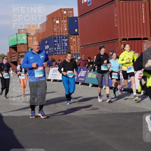03.10.2025 - Köhlbrandbrückenlauf Michael Burmester http://msf.ph/oto/9025328 03.10.2025 10:28:15 Ziel 1579, 1872, 1910, 2094, 2366, 2869, 2870, 3161, 3231, 3360, 3398, 3399, 3432, 3476, 3611 meine-sportfotos.de