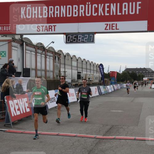 03.10.2025 - Köhlbrandbrückenlauf Julia Fischer http://msf.ph/oto/9025329 03.10.2025 15:58:27 Ziel 7095, 7096, 7104, 7121, 9340, 9659 meine-sportfotos.de