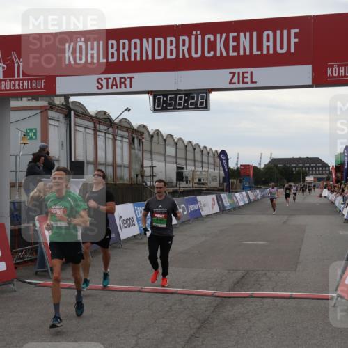03.10.2025 - Köhlbrandbrückenlauf Julia Fischer http://msf.ph/oto/9025334 03.10.2025 15:58:28 Ziel 7095, 7096, 7104, 7121, 9340, 9659 meine-sportfotos.de