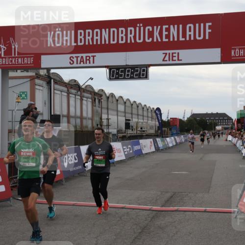 03.10.2025 - Köhlbrandbrückenlauf Julia Fischer http://msf.ph/oto/9025337 03.10.2025 15:58:28 Ziel 7095, 7096, 7104, 7121, 9340, 9659 meine-sportfotos.de