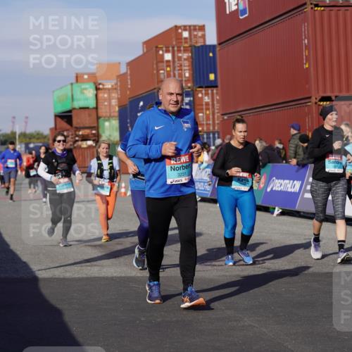 03.10.2025 - Köhlbrandbrückenlauf Michael Burmester http://msf.ph/oto/9025338 03.10.2025 10:28:16 Ziel 1579, 1872, 1910, 2094, 2366, 2409, 2869, 2870, 3161, 3231, 3360, 3398, 3432, 3476, 3611 meine-sportfotos.de