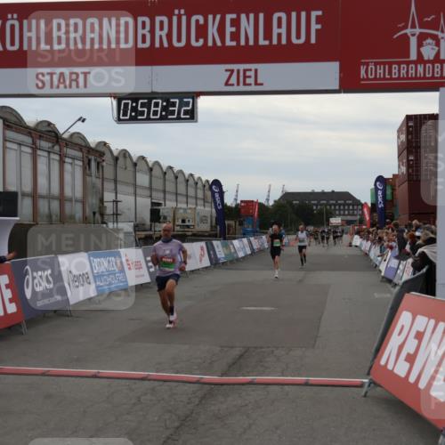 03.10.2025 - Köhlbrandbrückenlauf Julia Fischer http://msf.ph/oto/9025343 03.10.2025 15:58:32 Ziel 7095, 7104, 7121, 9057, 9340, 9659, 9715 meine-sportfotos.de